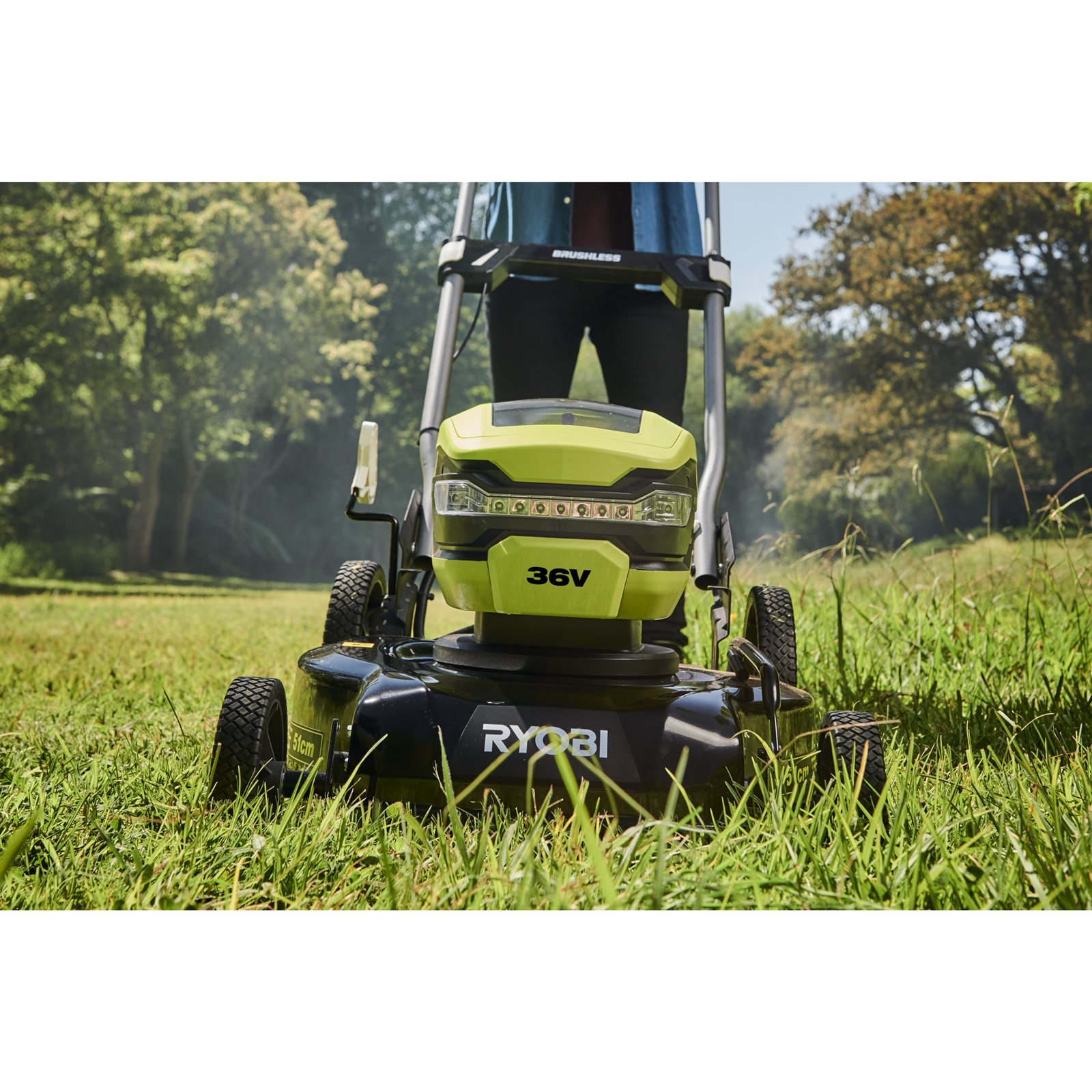 Mașină de tuns gazon / mulcire 36V MAX POWER, motor fără perii, punte 51cm (1 x 4.0Ah) Ryobi RY36LMMX51A-140 - in utilizare 3
