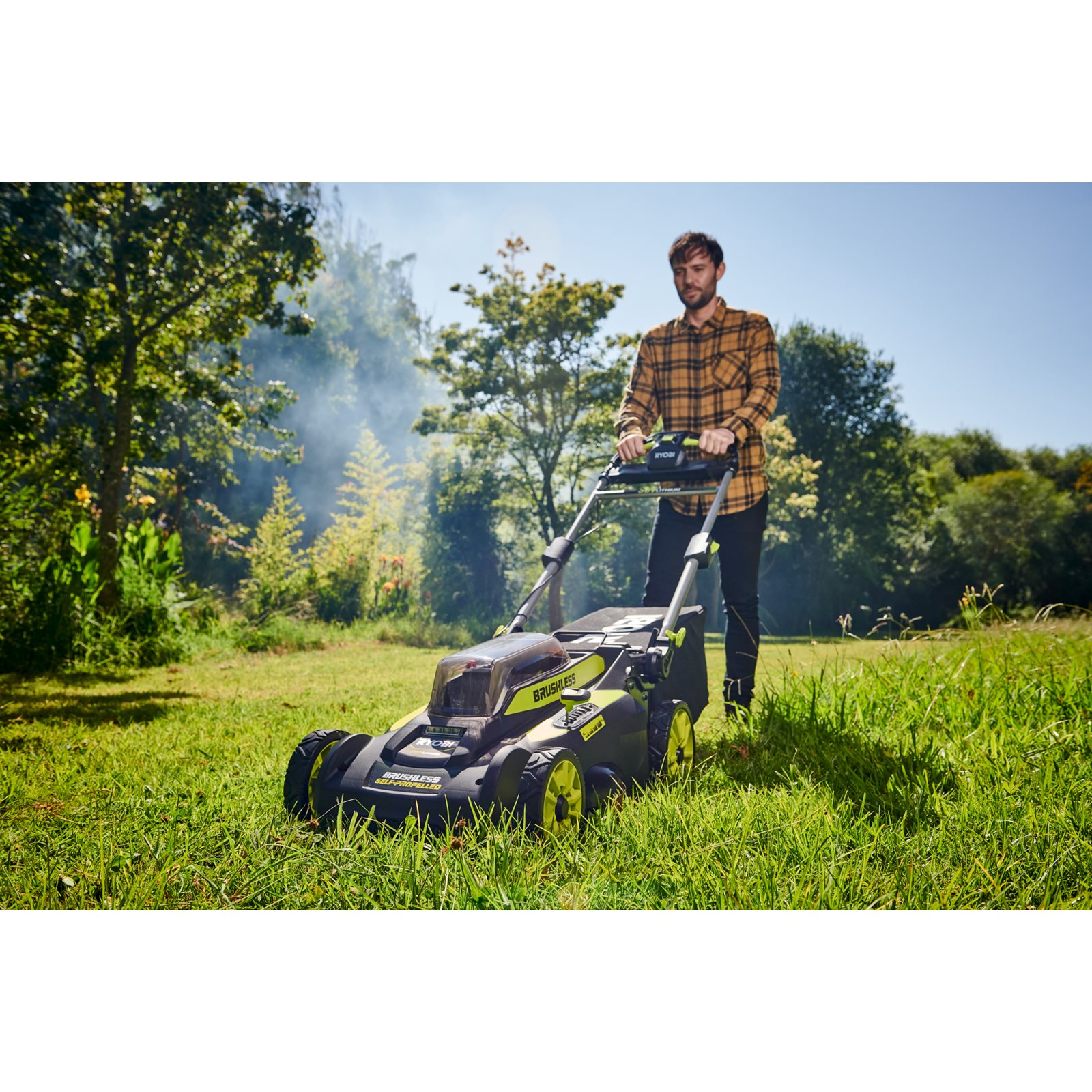 Mașină de tuns gazon 36V MAX POWER, motor fără perii, punte 51cm (1 x 6.0Ah) Ryobi RY36LMX51A-160 - in utilizare 2