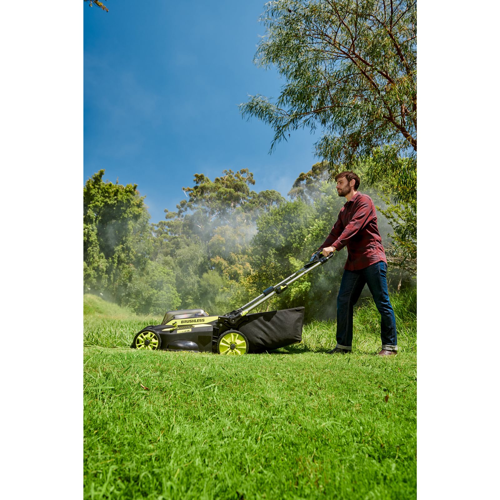 Mașină de tuns gazon 36V MAX POWER, motor fără perii, punte 51cm (1 x 6.0Ah) Ryobi RY36LMX51A-160 - in utilizare 6