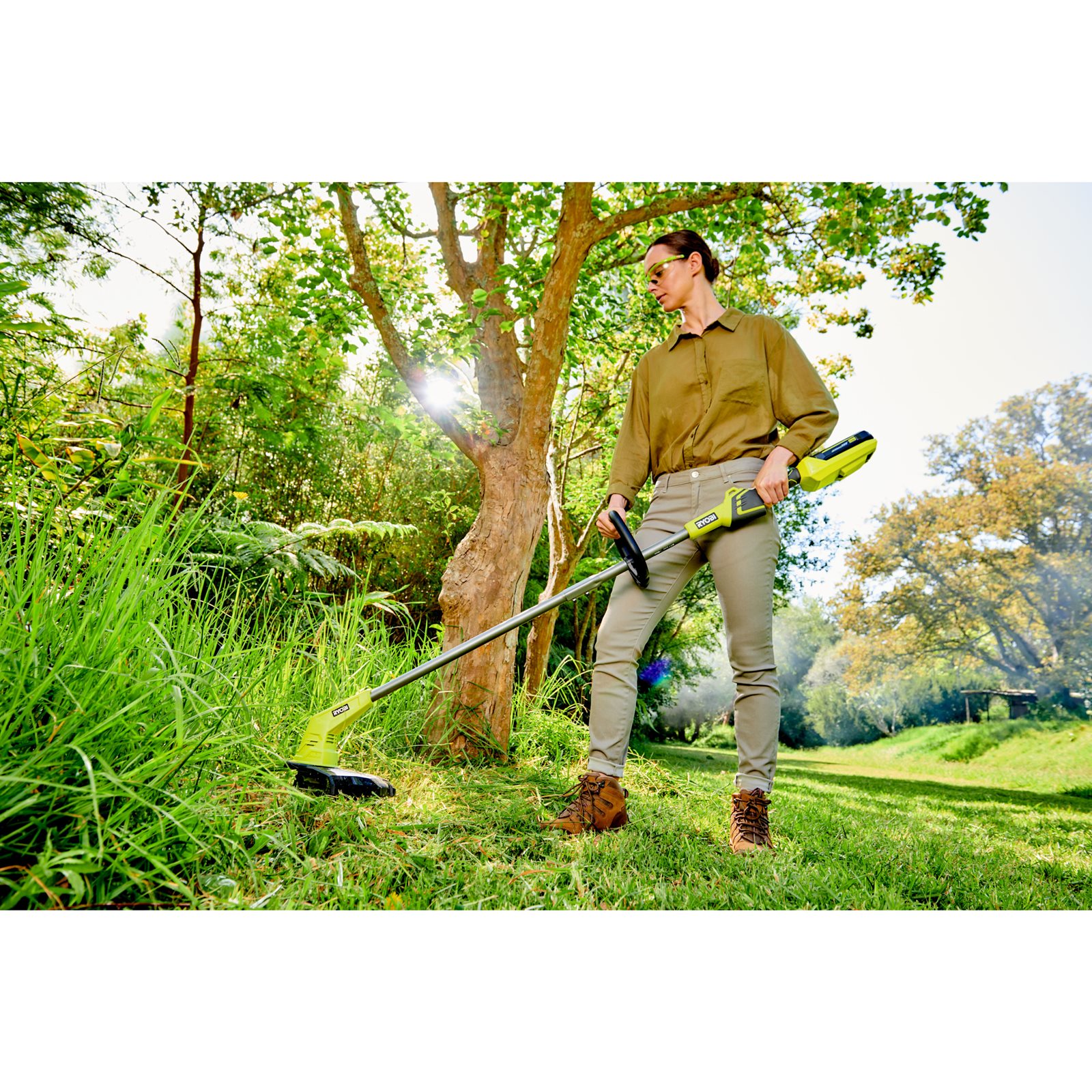 Trimmer iarbă 36V MAX POWER, lățime taiere 33cm (1 x 2,0Ah) Ryobi RY36LT33A-120 - in utilizare 4