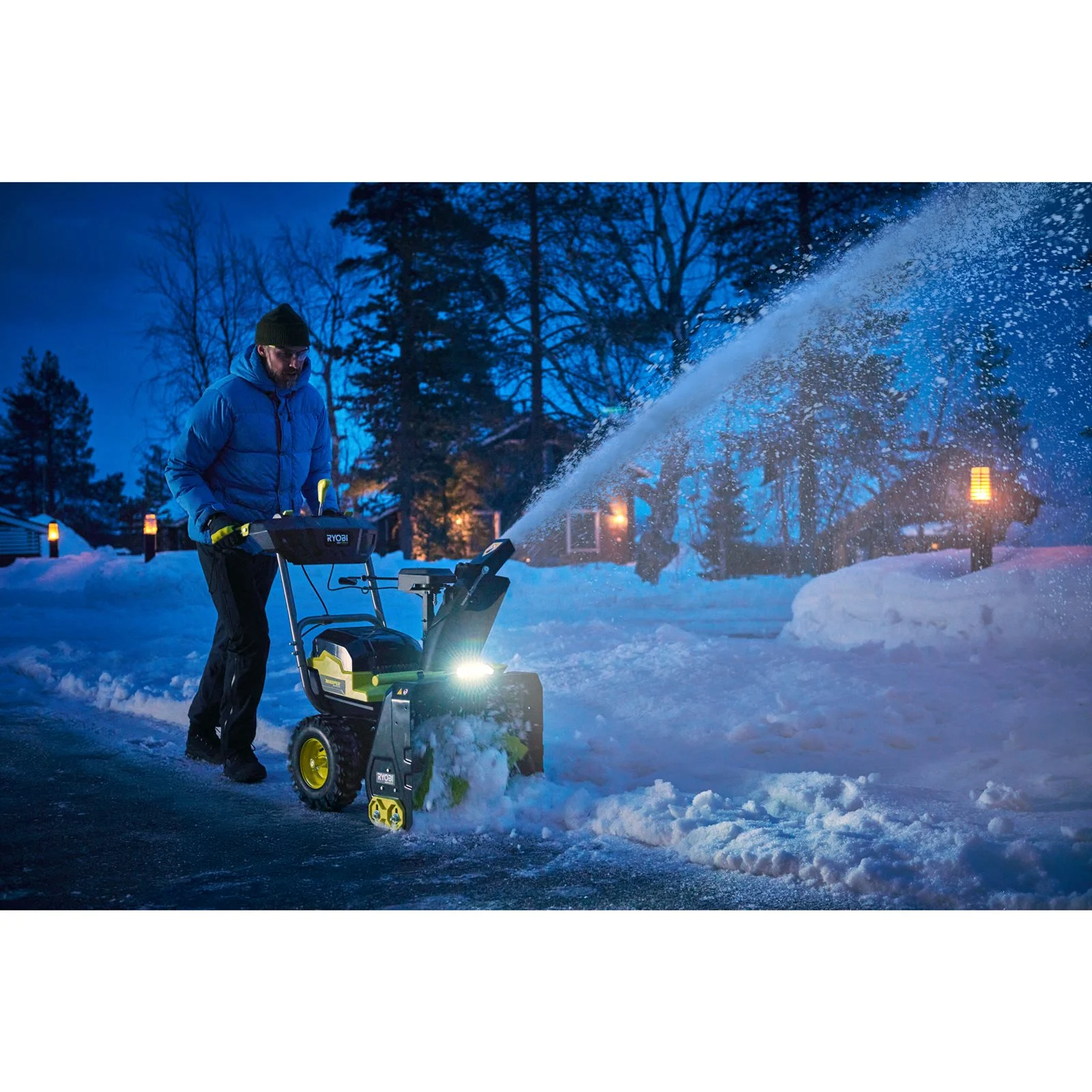 Freze de zăpadă Ryobi RY36STX56A-250 - in utilizare 3