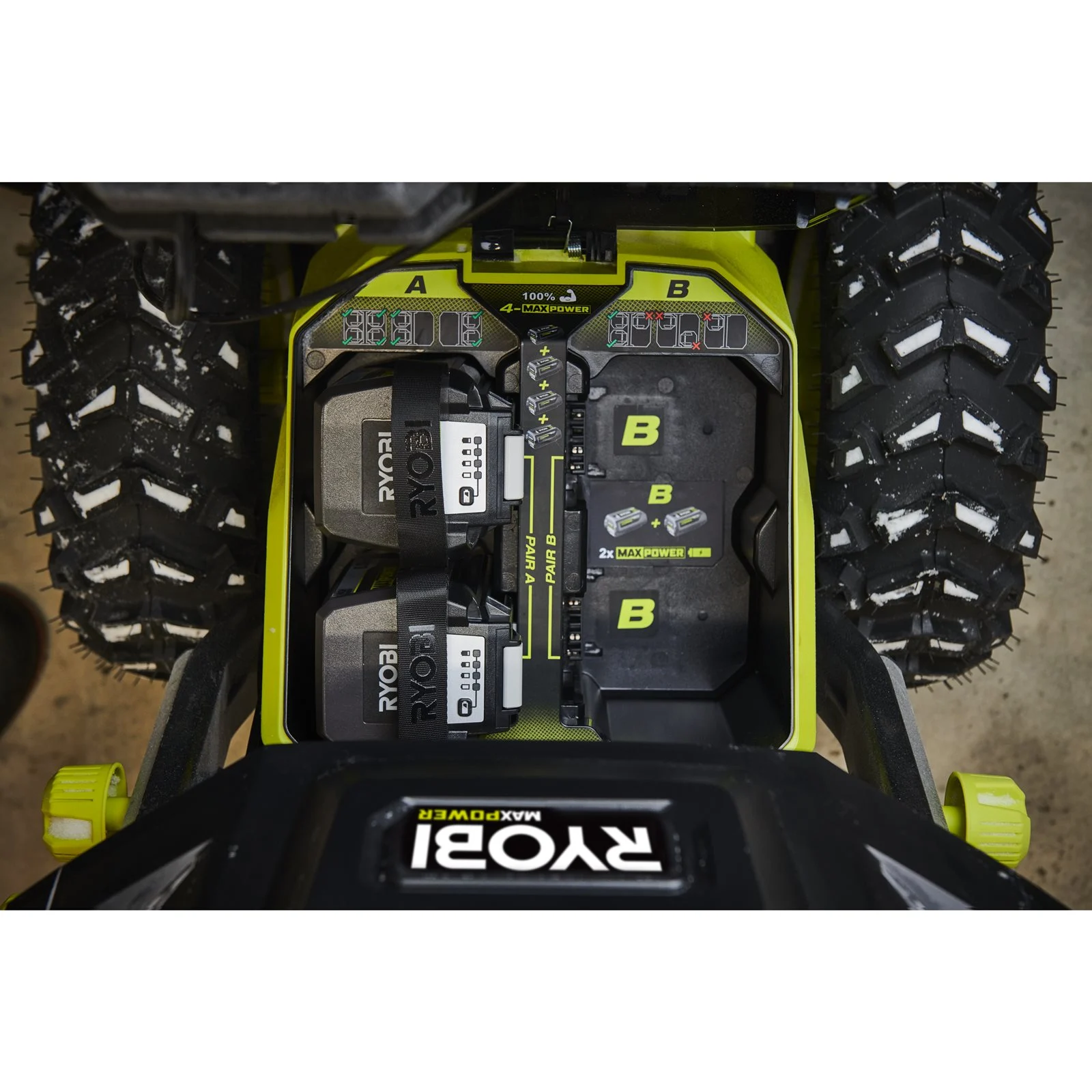 RY36STX61A-260F Freză de zăpadă 36V MAX POWER, motor fără perii, lățime 61 cm (2 x 6.0 Ah) Ryobi RY36STX61A-260F - in utilizare 3