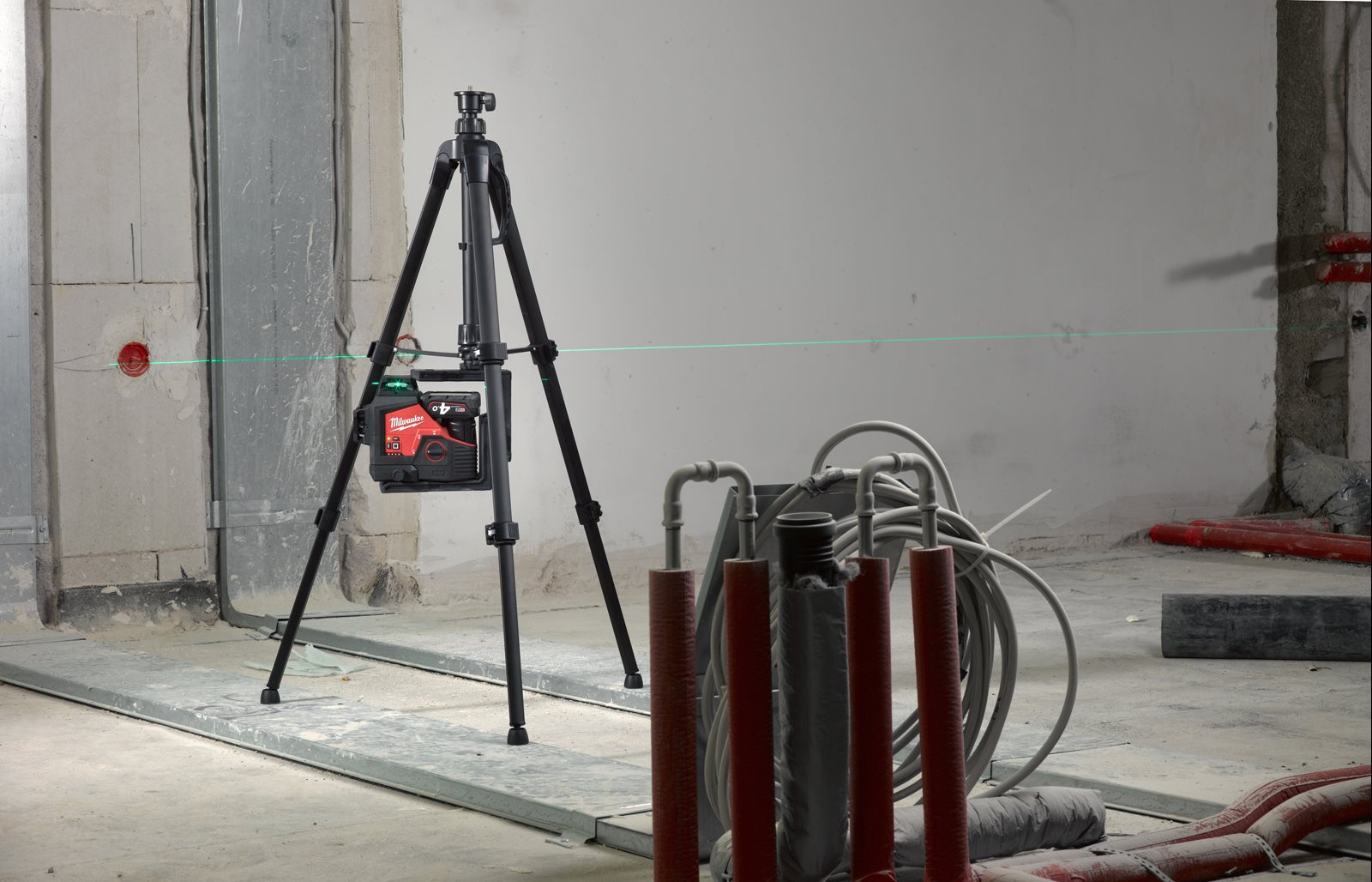 Trepied laser de 1.2 m Milwaukee TRP120 - in utilizare 3