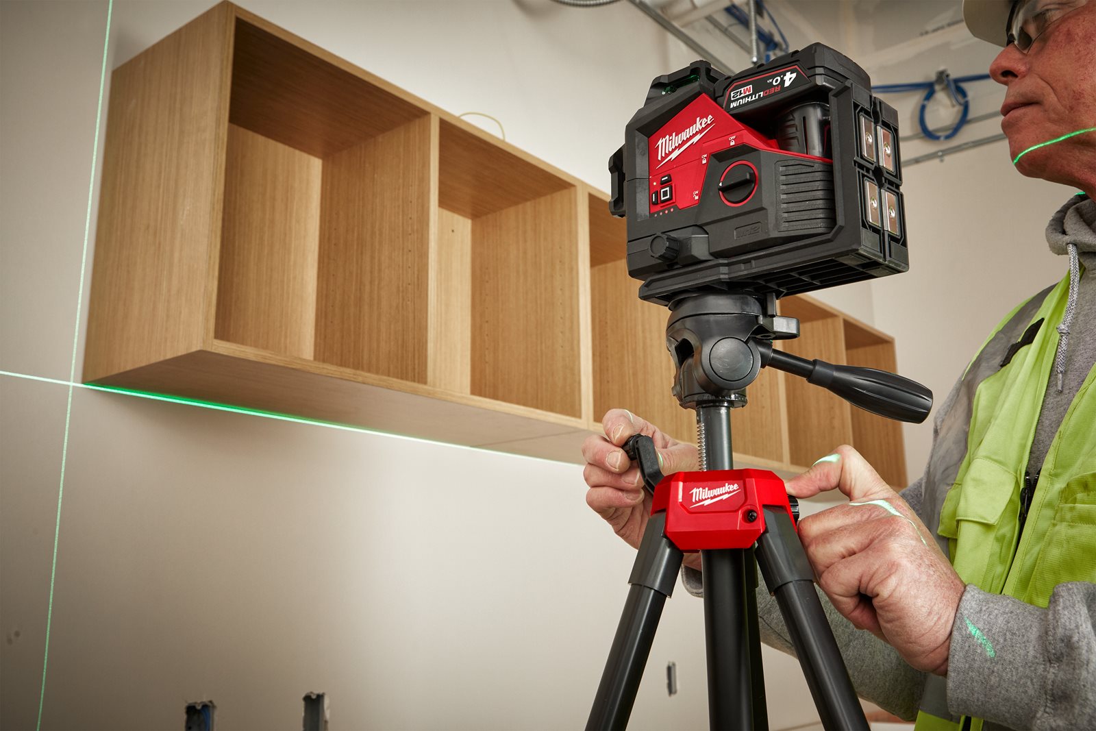 Trepied laser de 1.8 metri Milwaukee TRP180 - in utilizare 11