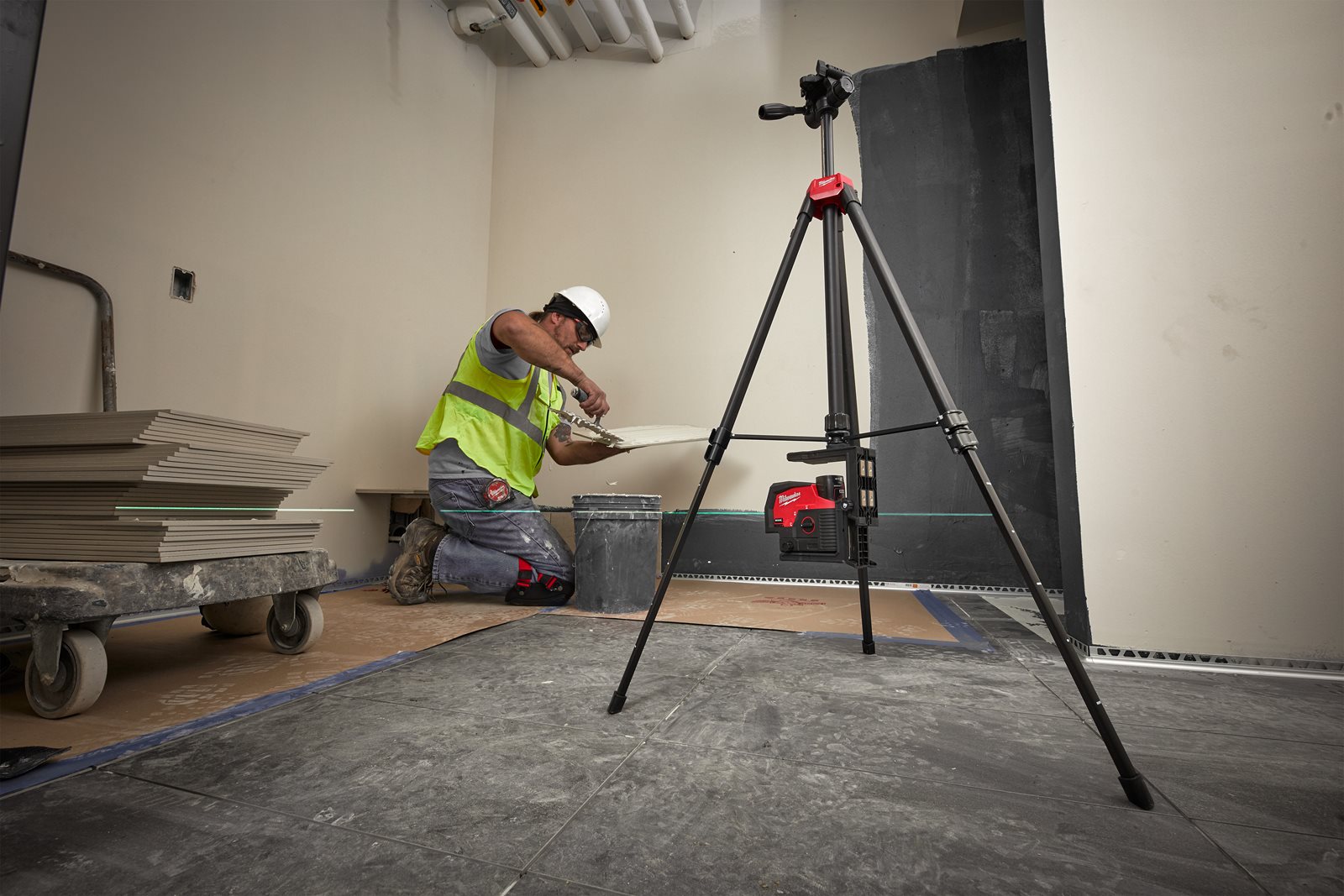 Trepied laser de 1.8 metri Milwaukee TRP180 - in utilizare 12
