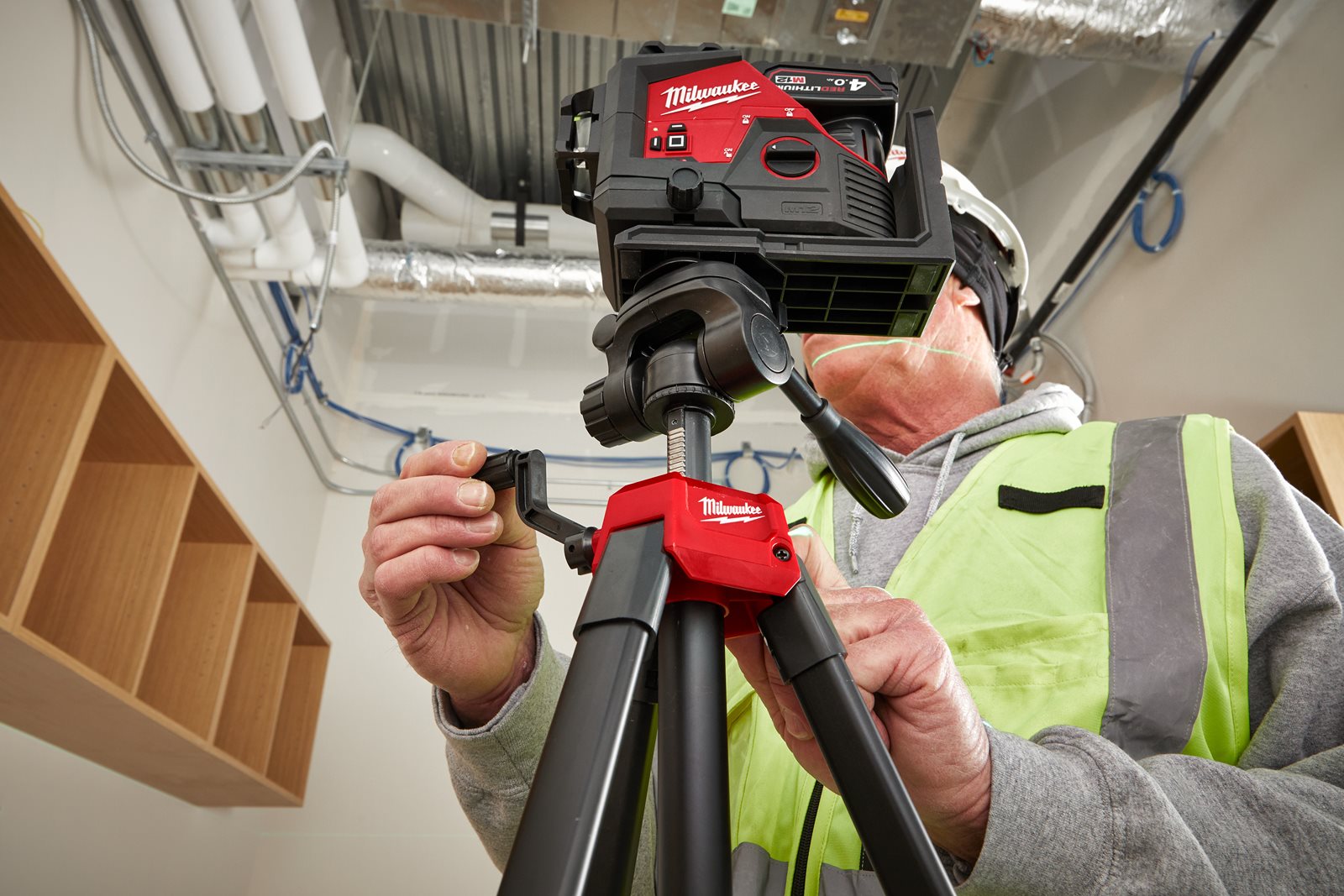 Trepied laser de 1.8 metri Milwaukee TRP180 - in utilizare 13