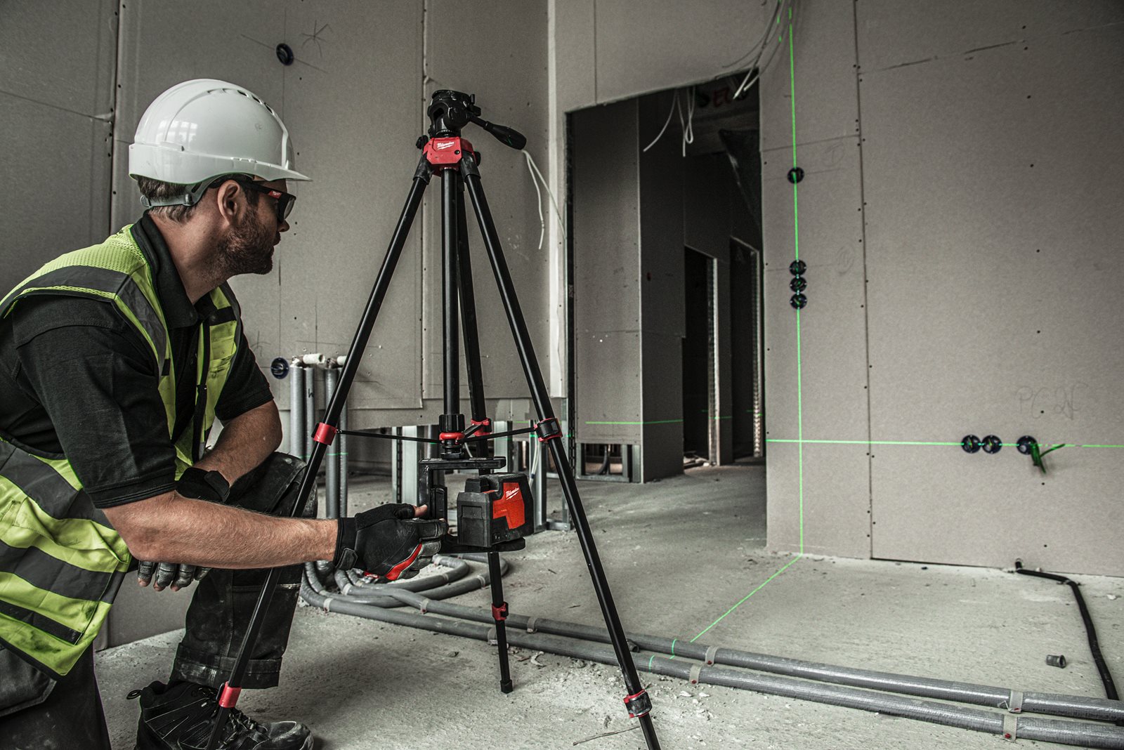 Trepied laser de 1.8 metri Milwaukee TRP180 - in utilizare 6