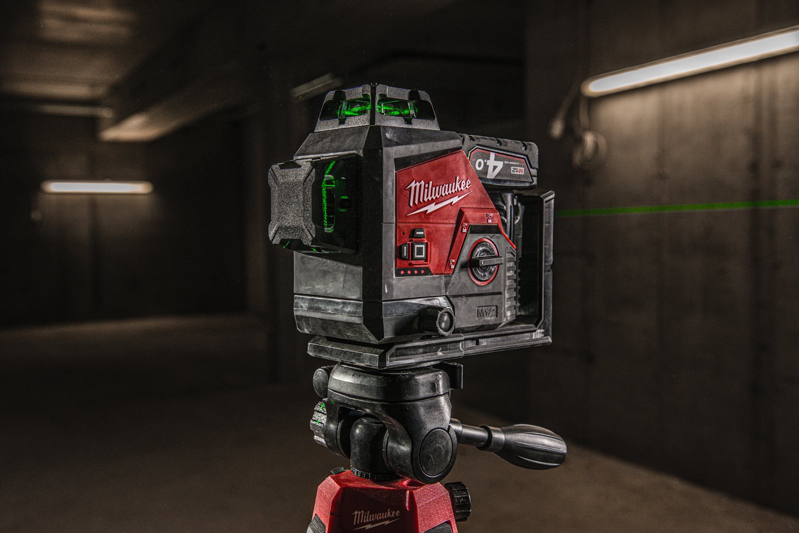 Trepied laser de 1.8 metri Milwaukee TRP180 - in utilizare 8