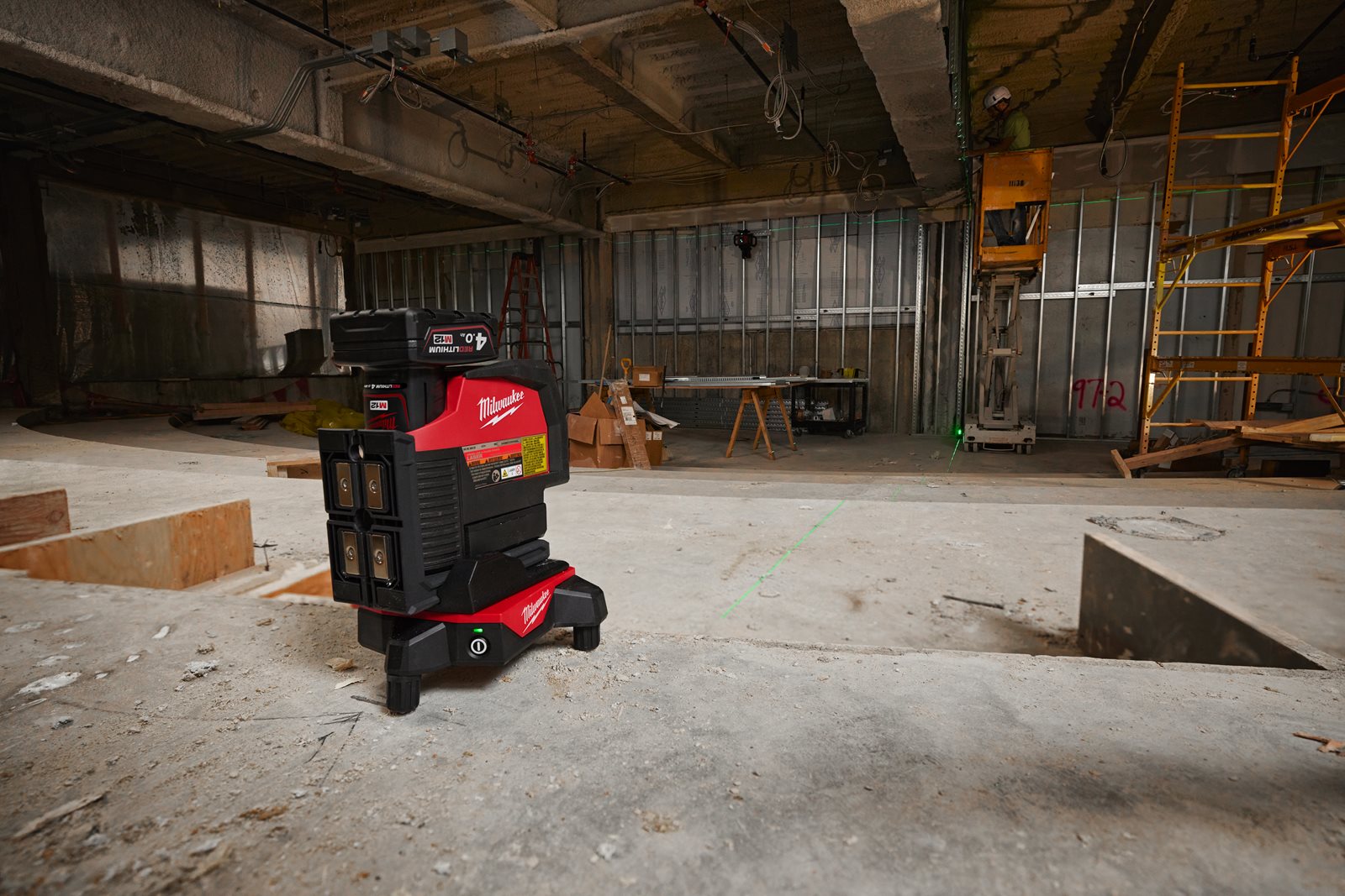 Baza de aliniere fără fir pentru nivela laser Milwaukee WLB-C - in utilizare 1