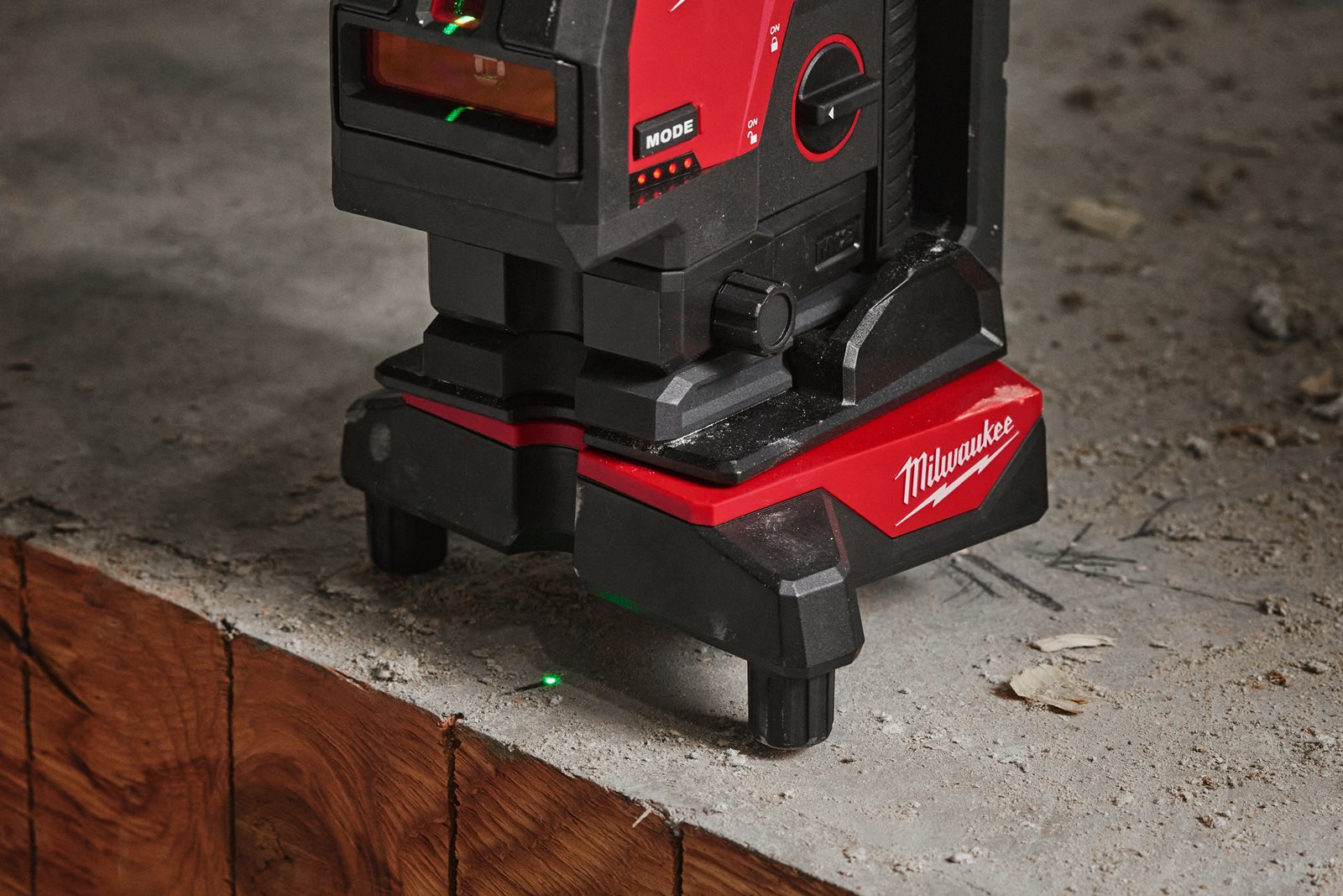 Baza de aliniere fără fir pentru nivela laser Milwaukee WLB-C - in utilizare 3