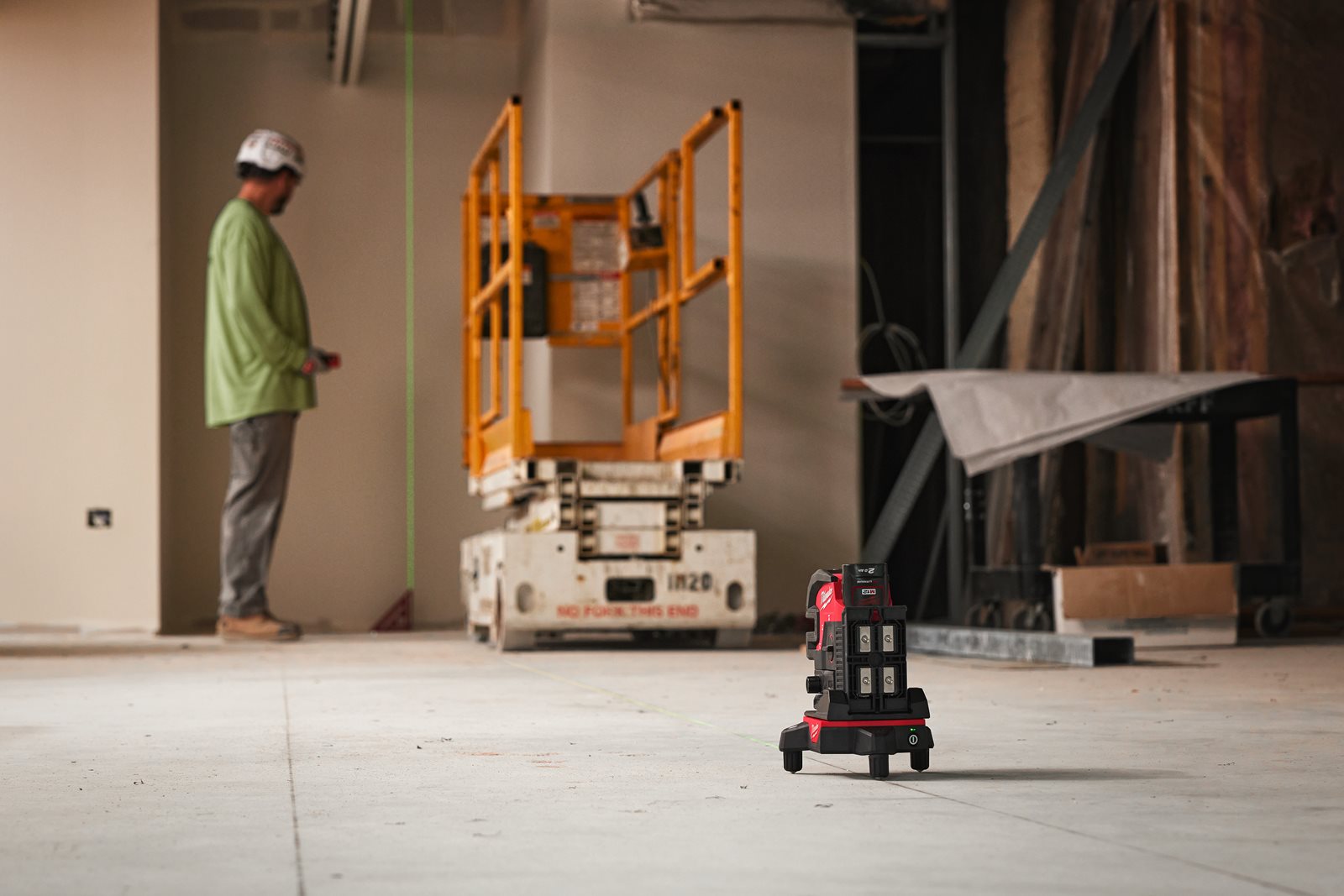 Baza de aliniere fără fir pentru nivela laser Milwaukee WLB-C - in utilizare 5